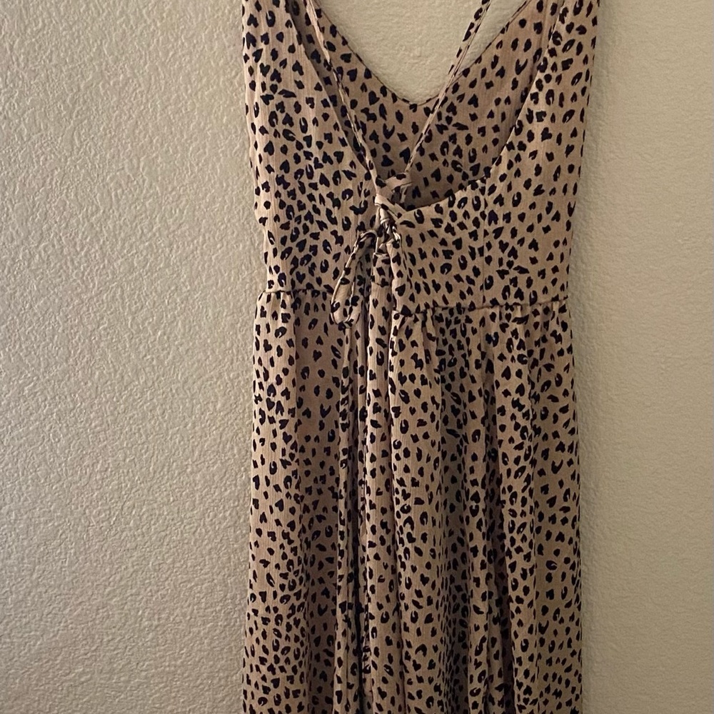 Dress, khaki leopard print, flown swing pleated hem, deep v neck,polyester - Picture 7 of 9